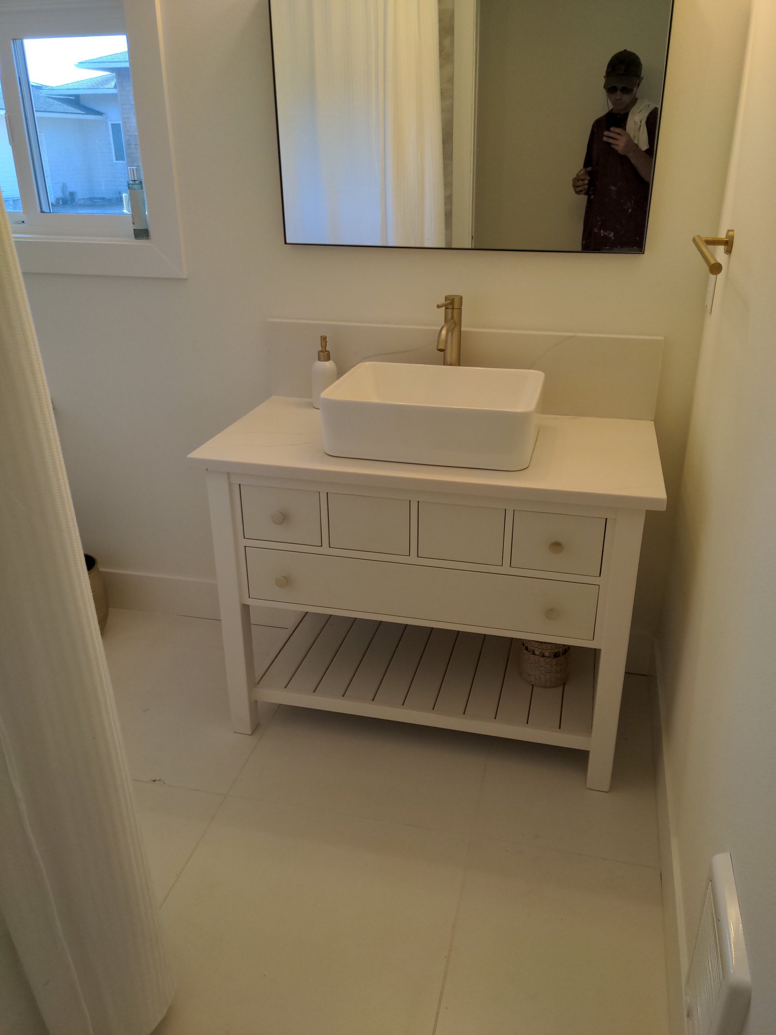 Two tone cabinet upper and lower detail