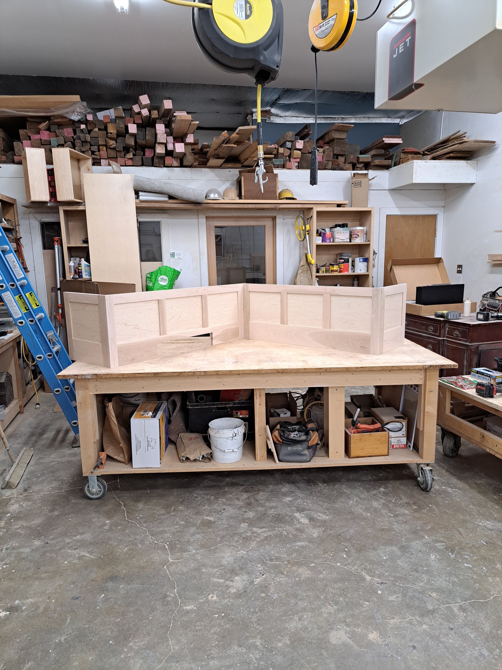 Built-in storage bench construction