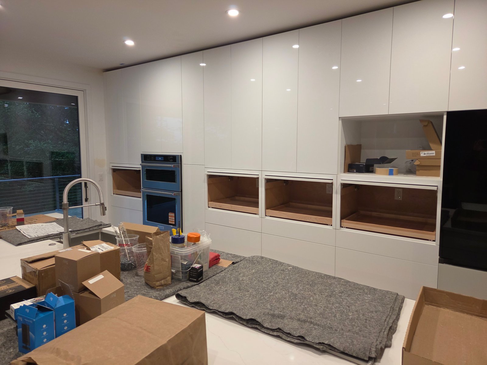 Cabinet hardware with high gloss finish