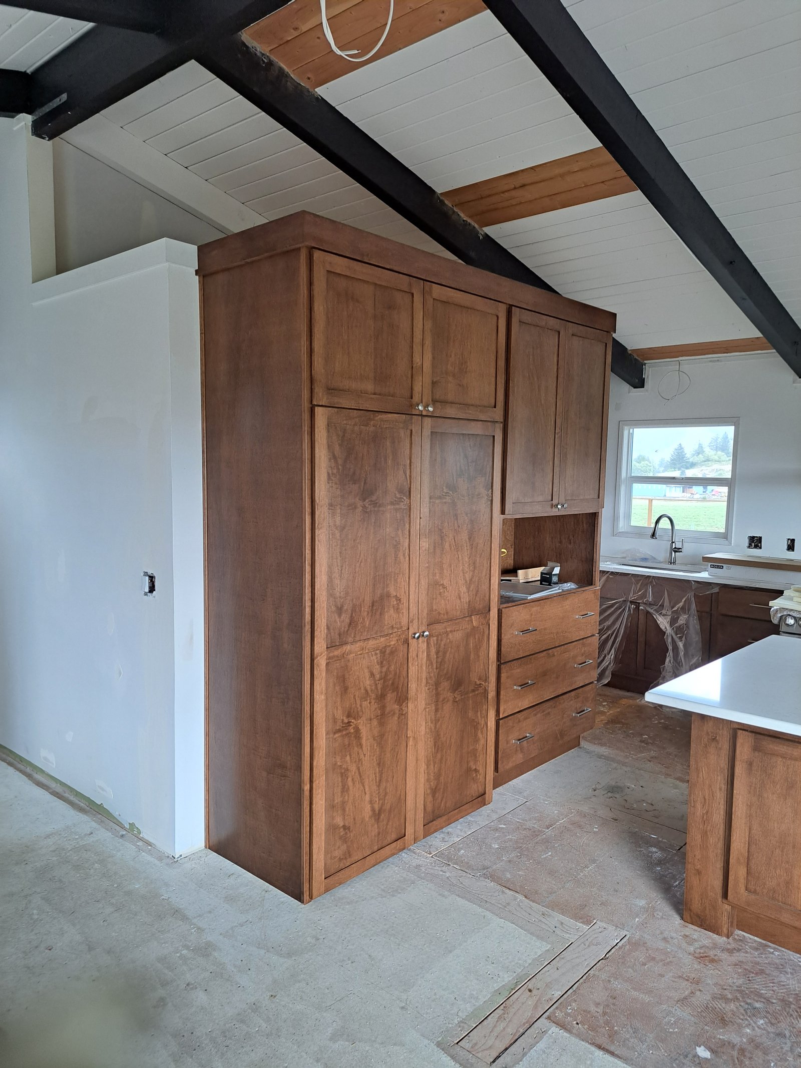 Maple kitchen with custom built-in shelving