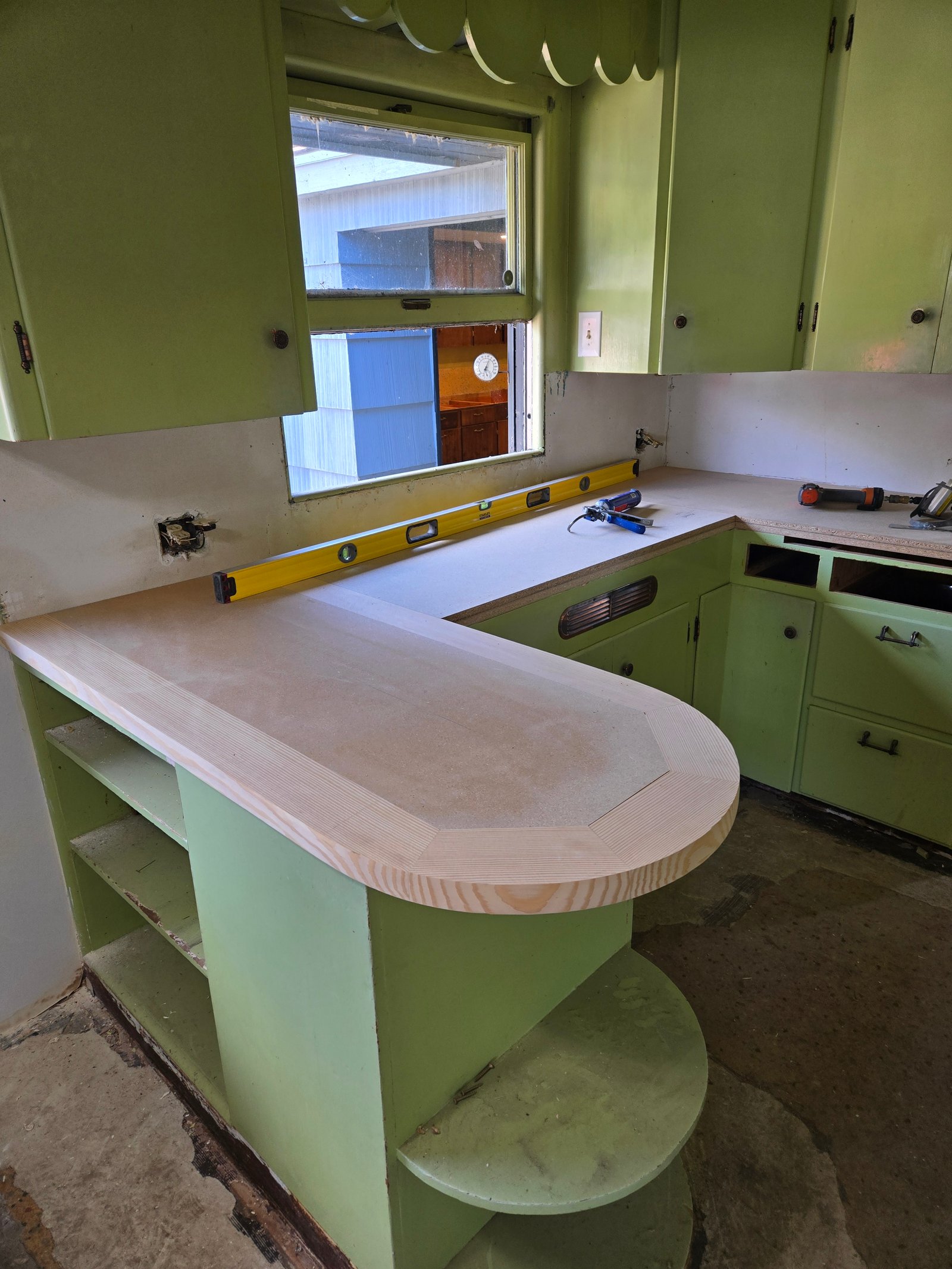 Round wood edge formica countertop